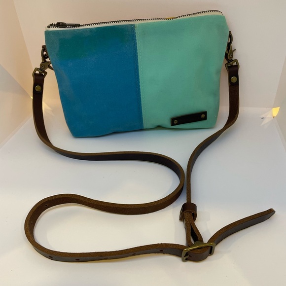 Red House Handbags - Red House - Two-Tone Teal Crossbody Bag - Mint & Aqua w Gold back.